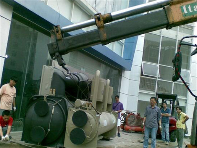 恒山区随车吊和汽车吊的核心区别是什么？哪种更省钱？